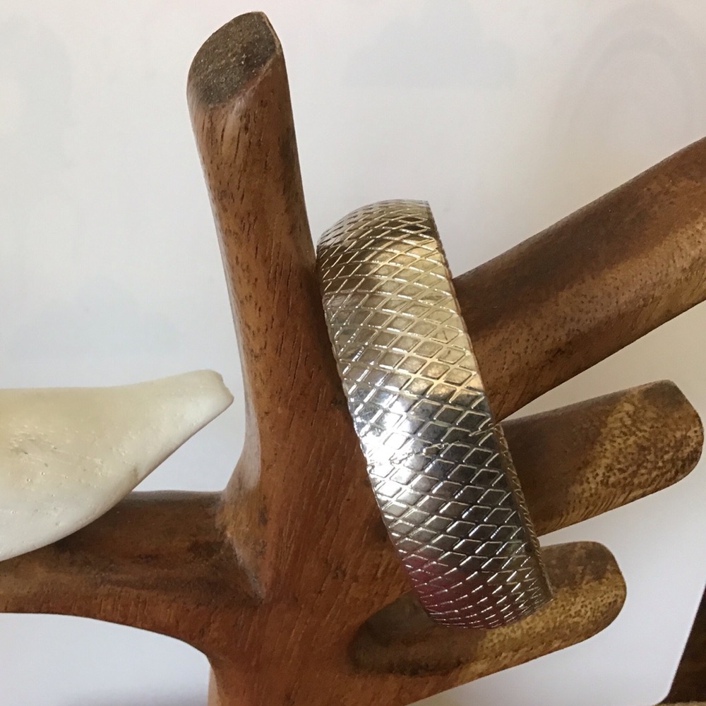 Vintage Textured Quilted Diamond Pattern Bangle Bracelet